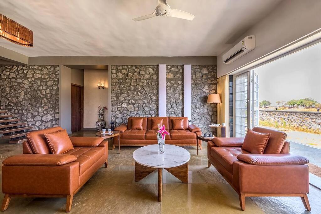 Stone Mansion By Phoenix Stays Igatpuri Eksteriør bilde
