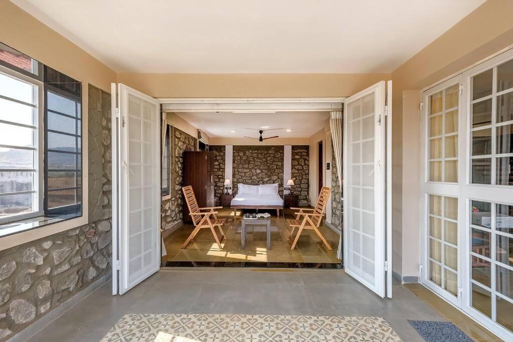 Stone Mansion By Phoenix Stays Igatpuri Eksteriør bilde