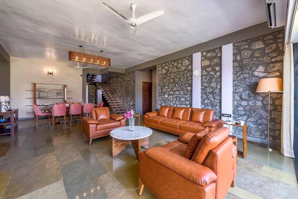 Stone Mansion By Phoenix Stays Igatpuri Eksteriør bilde