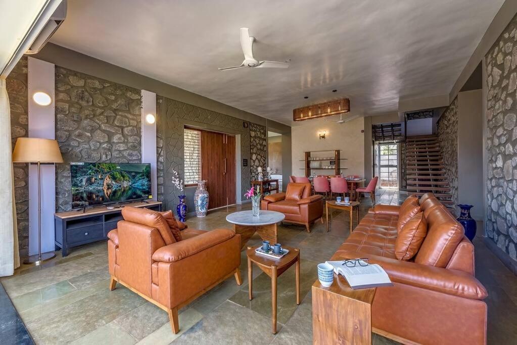 Stone Mansion By Phoenix Stays Igatpuri Eksteriør bilde