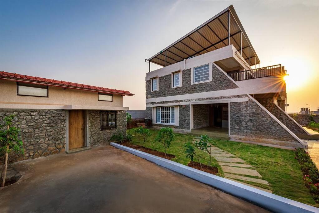 Stone Mansion By Phoenix Stays Igatpuri Eksteriør bilde