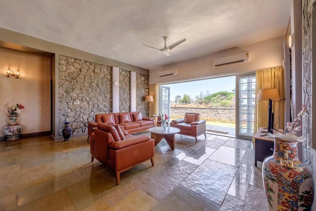 Stone Mansion By Phoenix Stays Igatpuri Eksteriør bilde