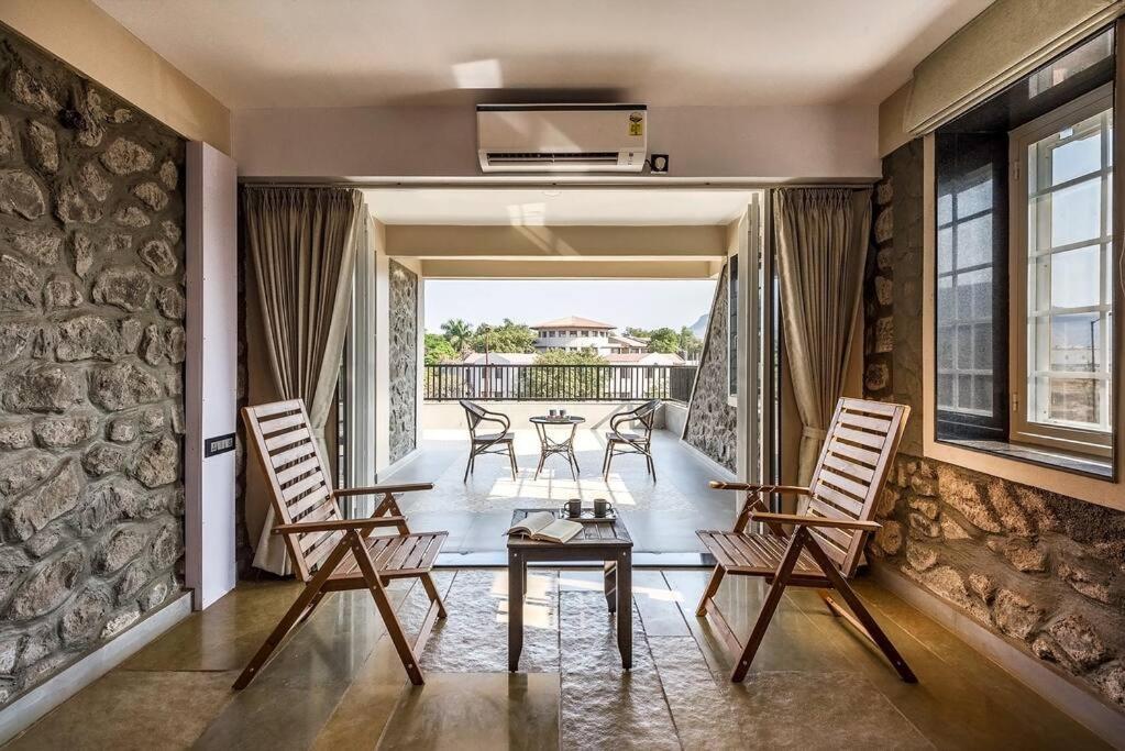Stone Mansion By Phoenix Stays Igatpuri Eksteriør bilde