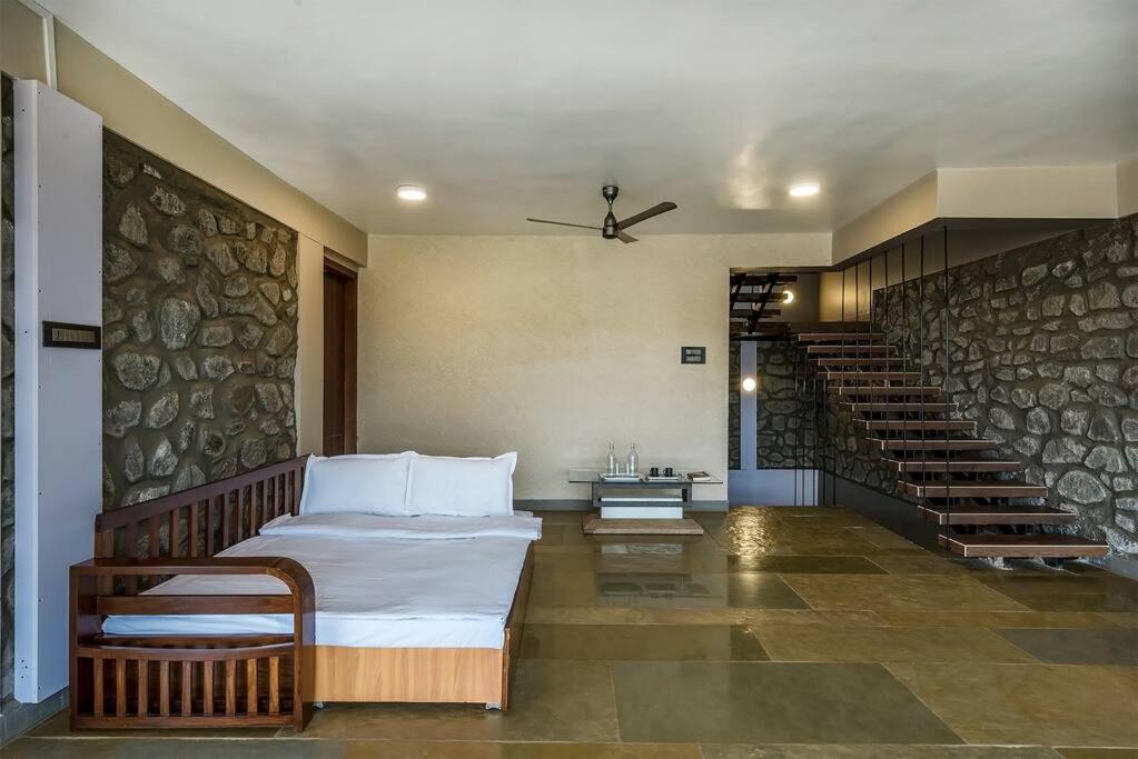 Stone Mansion By Phoenix Stays Igatpuri Eksteriør bilde