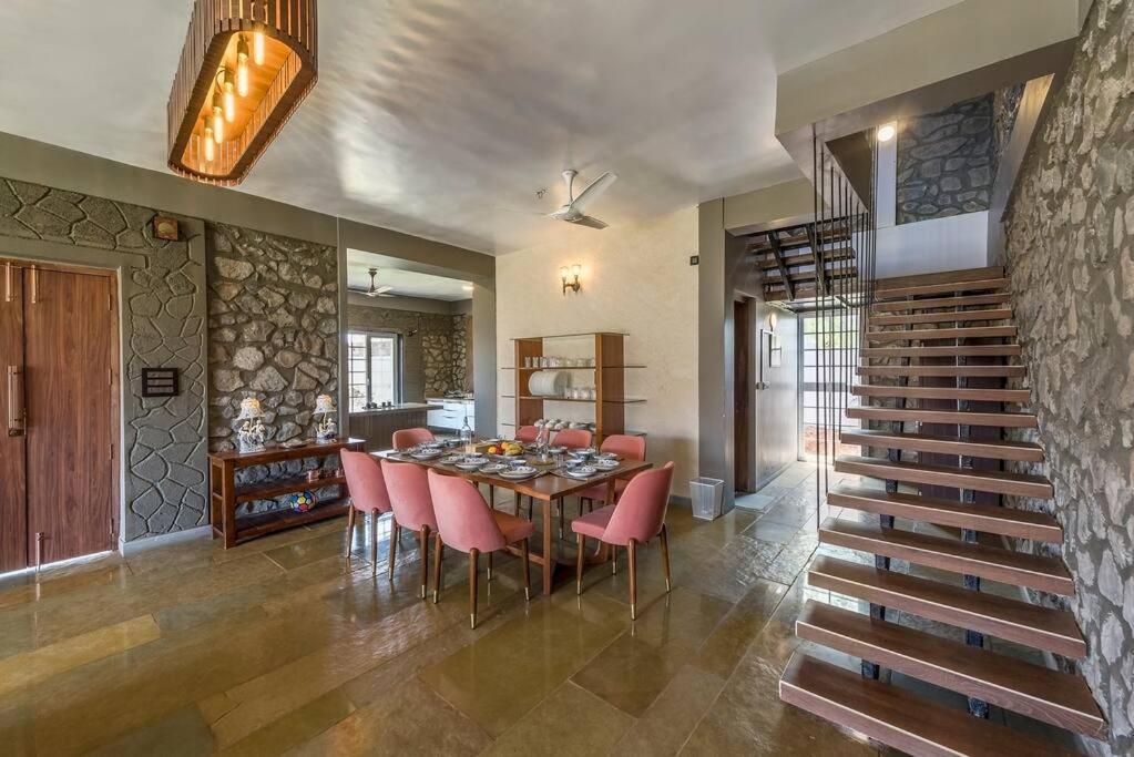 Stone Mansion By Phoenix Stays Igatpuri Eksteriør bilde