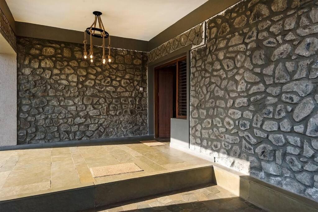 Stone Mansion By Phoenix Stays Igatpuri Eksteriør bilde