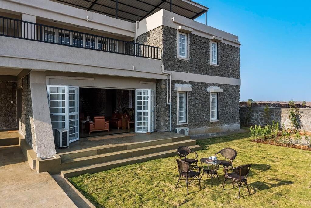 Stone Mansion By Phoenix Stays Igatpuri Eksteriør bilde